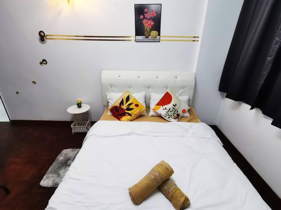 Cozy Modern 3 Bedroom In Free Wifi Apartment *