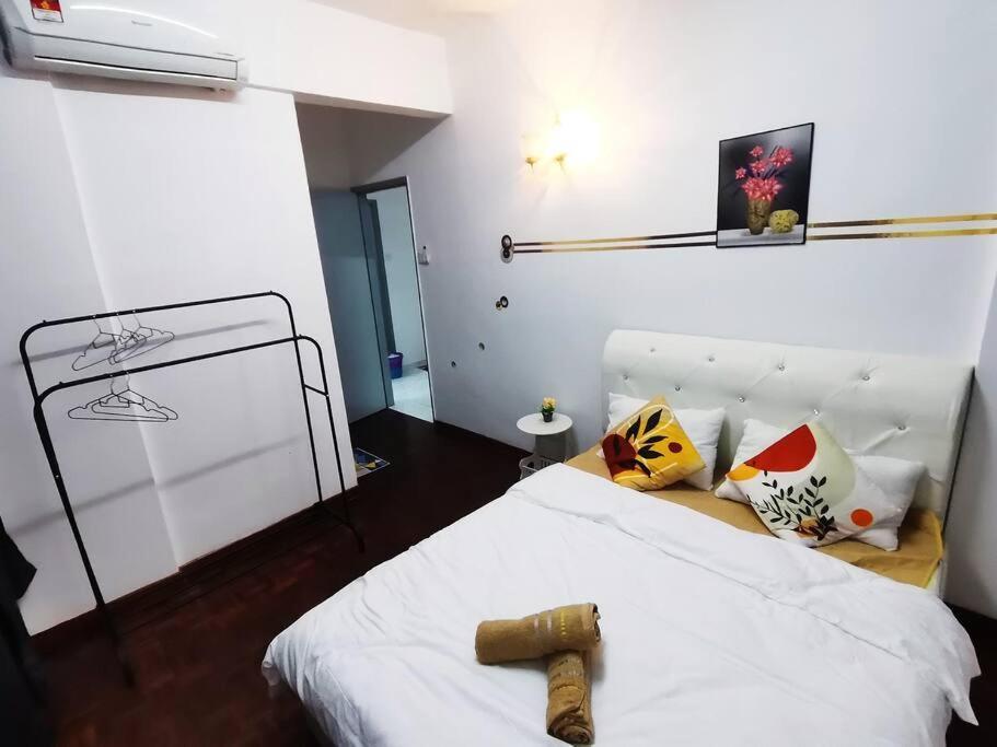 Cozy Modern 3 Bedroom In Free Wifi Apartment *